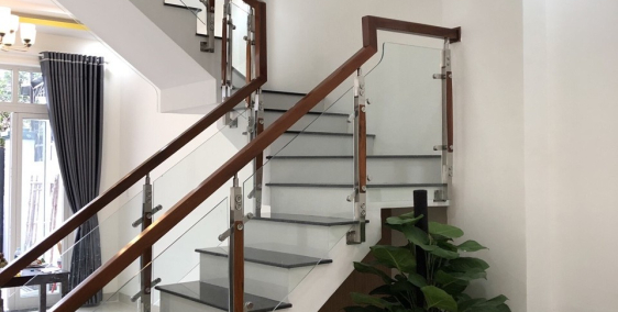 cần bán gấp căn nhà 1 trệt 1 lầu 2 pn shr thổ cư 100%