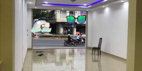 CẦN BÁN NHÀ 2 MÊ RƯỠI, MẶT TIỀN ĐƯỜNG LÊ DUẨN, GIÁ ƯU ĐÃI.