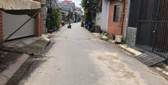 Siêu phẩm nhà 1 lầu 1 trệt giá chỉ 800 gần siêu thị bigc dĩ an