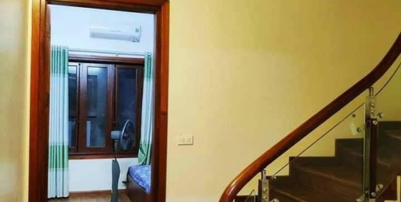 Chính chủ bán nhà phố Nguyên Hồng 55m x 5 tầng mặt tiền 4,2m  10,4 tỷ