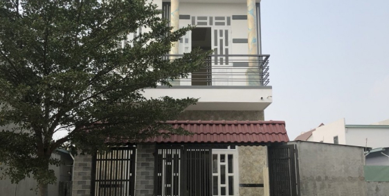 tôi có căn nhà mặt tiền  đường 16m khu dân cư mỹ hạnh hoàng gia ,sổ hồng riêng