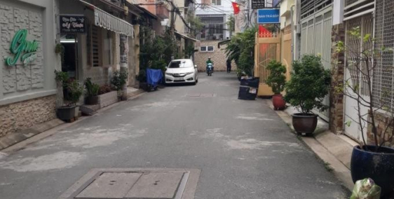 Kẹt  tiền bán gấp căn nhà 1 lầu ngay QL 50, Dân cư đông đúc sổ hồng riêng chính