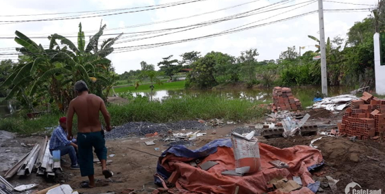 cần bán nhà  chính chủ, ở ngay chợ hưng long,sổ hồng riêng