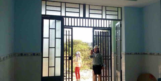 chính chủ bán nhà cấp 4 có gác dt 4x12 giá 900 triệu liên ấp 2-6 vĩnh lộc a