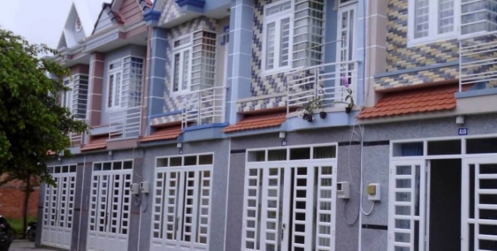 Nhà bán ngay QL50, sổ riêng từng căn, khu dân cư đông đúc