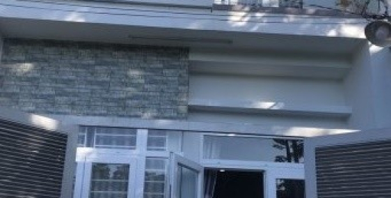 Nhà nằm ngay QL50, mới xây 1 trệt 1 lầu sổ riêng chính chủ.