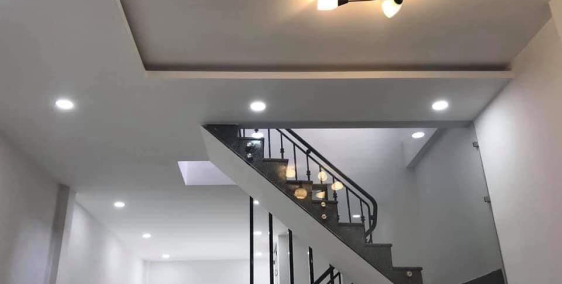 BÁN NHÀ 3 TẦNG CUỐI ĐƯỜNG NGUYỄN SINH CUNG. cầu chợ Dinh 1p đi xe