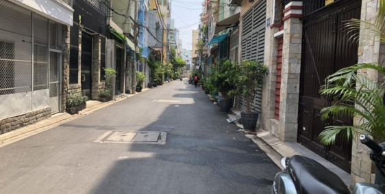 Mẹ Âu Cơ Vỡ Nợ Bán Nhà, 6.7 x 13 m, 150m2. TT Q11