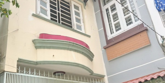 Bán nhà 1 lầu đúc thật hẻm 66 Tôn Thất Thuyết quận 4.