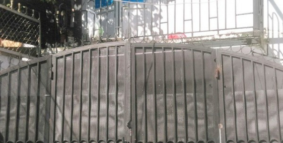 Bán nhà 1 lững đúc mặt tiền hẻm xe hơi Lý Phục Man quận 7.