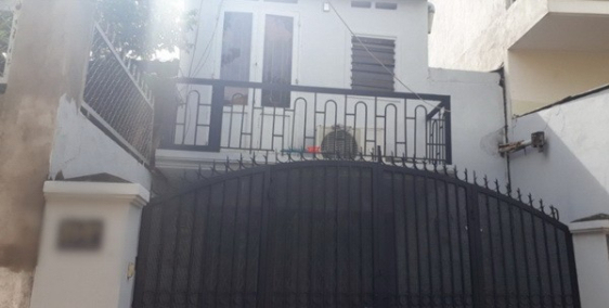 Bán nhà 1 lững đúc mặt tiền hẻm xe hơi Lý Phục Man quận 7.