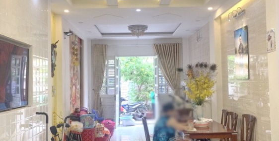 Bán nhà 2 lầu hẻm xe hơi 21 Lý Phục Man quận 7.