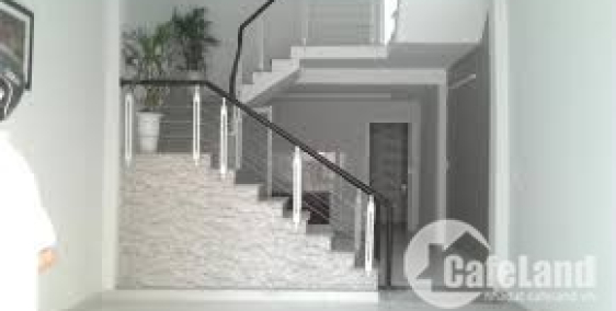 gia đình cần bán gấp nhà mới 3 lầu,shcc,tặng nội thất