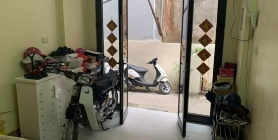 Bán nhà chính chủ, sổ đỏ vuông vắn, pháp lý rõ dàng, Cạnh ROYAL CITY.