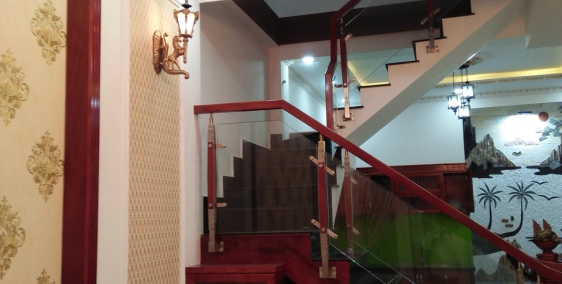 bán căn biêt thự 2 mặt tiền nằm ngay trung tâm thành phố