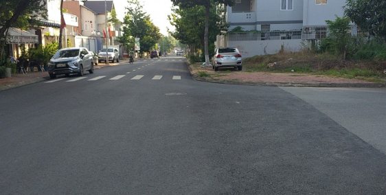 Tôi đang xoay tiền để lo cho công việc của gia đình . Nên cần bán gấp lô đất