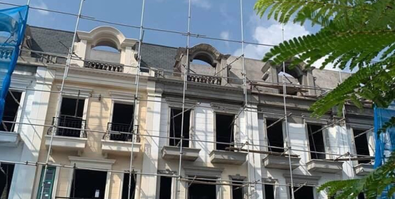 Cần bán gấp căn nhà 4 tầng đi nước ngài còn mới đang trong quá trình hoàn thiện.