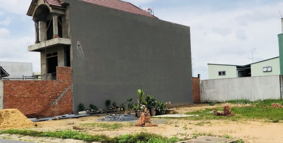 NGÂN HÀNG SACOMBANK HT PHÁT MÃI 25 NỀN ĐẤT, NHÀ,DÃY TRỌ KHU VỰC GẦN BẾN XE MIỀN