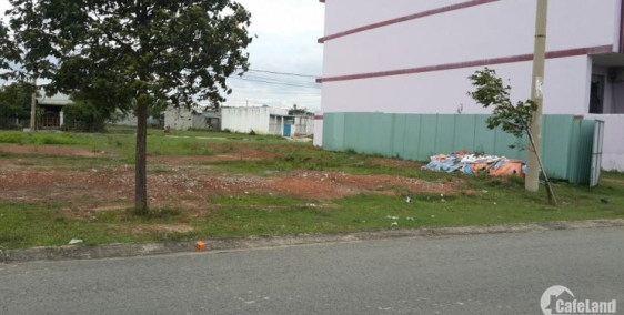 Gia đình tôi sắp xuất cảnh đi nước ngoài, cần bán gấp lô đất MT Quốc lộ 13, 750t