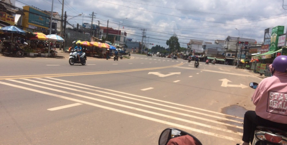 Đất ngã 4 300m2, sổ sẵn, thổ cư, 2 mặt tiền, đường 18m.LH 0949303428