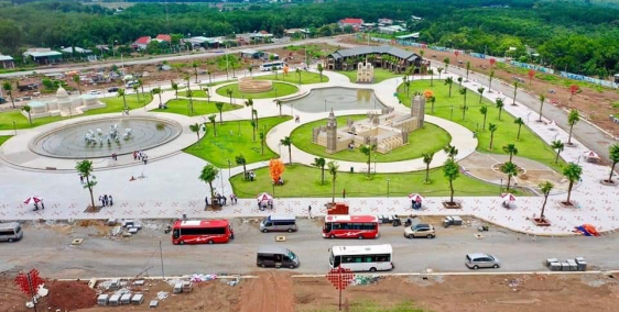 Bán đất mặt tiền ngay chợ và công viên