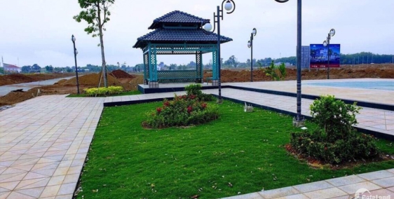 Bán đất ngay chợ kinh doanh thuận lợi