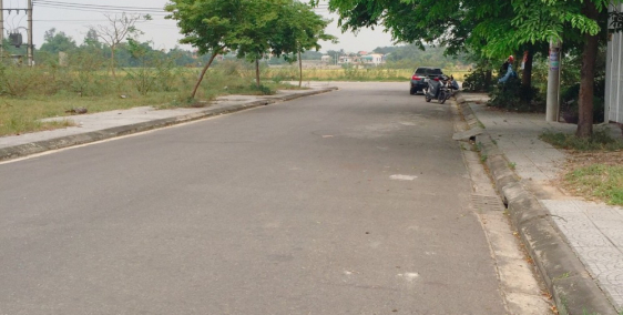 Nhượng lô đất rất đẹp ở KQH Bàu Vá - Bùi Thị Xuân. Đối diện Công Viên