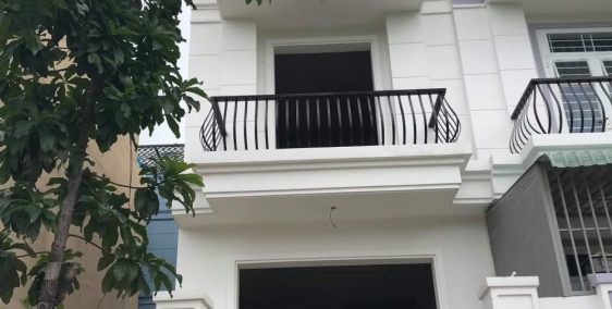 Cần vốn làm ăn nên bán gấp 2  căn nhà mặt tiền.