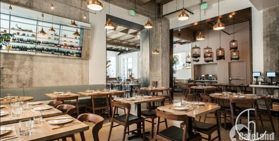 Cho thuê nhà mặt phố Đội Cấn siêu đẹp, 65m2 một sàn, mặt tiền 7.5m.