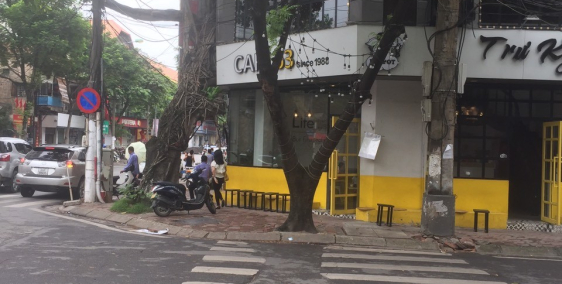 Cho thuê nhà mặt phố Trần Nhân Tông, Hai Bà Trưng LÔ GÓC, DT: 35m2 x 5 tầng