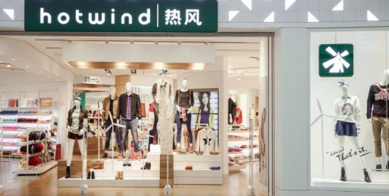 Cho thuê mặt bằng đẹp MT: 5m DT: 60m2, cầu thang cuối nhà phố Lê Lợi .