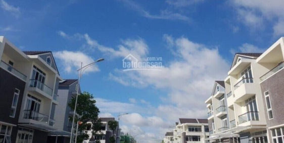 Cho thuê nhà phố cao câp quận 7 - đầy đủ nội thất - giá chỉ 28 triệu