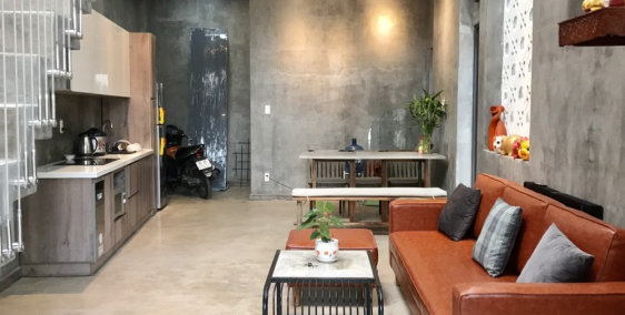 Chính chủ cho thuê Mt Hoàng Hoa Thám, ngay chợ kinh doanh sầm uất, Dt 4x24m.