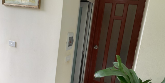 Cần cho thuê nhà tại phố Chùa Láng, nhiều tiện ích, giá tốt.