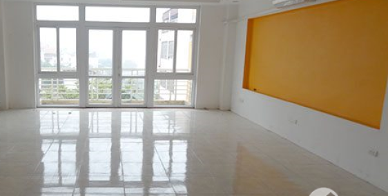 nhà NGUYỄN PHÚC LAI làm VP,TTDT,SPA 40mx6T MT: 3,3m 20tr/tháng