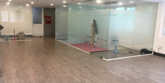 Văn phòng cho thuê quận 1, 75m2, không vướng cột, sàn đã lót gỗ. 0974040260