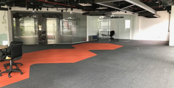 Văn phòng cho thuê quận 1, góc 2 mặt tiền, 180m2, sàn lót thảm, không vướng cột