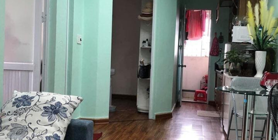 Chung cư 379 lô góc thoáng mát 2 phòng ngủ để lại 99,9% nội thất giá chỉ 550tr