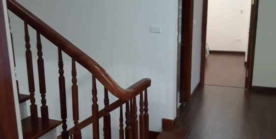 Hoàng Quốc Việt Nhà 5 Tầng- 2 Thoáng -Kiên Cố Rất Đẹp.