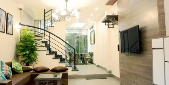 Bán biệt thự xanh phố Lạc Long Quân, kinh doanh khủng, ô tô đỗ cửa, giá siêu sốc