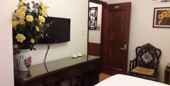 Bán  khách sạn 8 tầng, phố Đào Tấn, doanh thu 250 triệu/ tháng, 20.9 tỷ