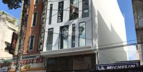 Cần tiền bán gấp nhà MT D2, Phường 25, BT cực HOT. DT 4x20. 4 Tầng giá dưới 20T