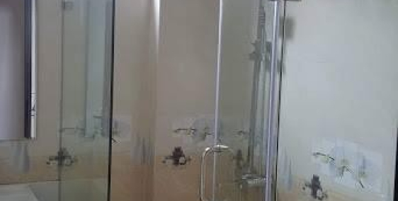 cần bán gấp nhà mặt phố Đê La Thành