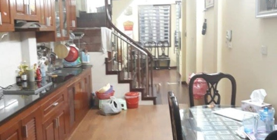 Bán nhà mặt phố Thịnh Hào, kinh doanh, ô tô vào nhà, giá sốc: 5,75 tỷ!!!