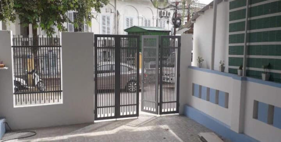 Nhà mặt tiền đường giữa Trung Tâm Thành Phố