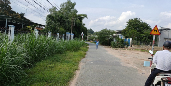 Bán gấp căn nhà 1 trệt 1 lầu MT Tỉnh Lộ 8, cách ngã 4 Tân Quy chỉ 500m, DT 110m2