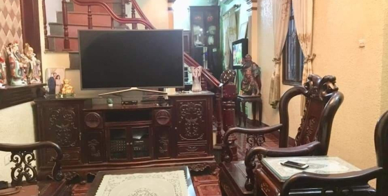 Nhà lô góc Bồ Đề, ô tô cách cửa 10m, chỉ 3 tỷ 55, 43m2, 4t, mt 3.5m