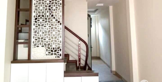 Nhà 4T Hoa Lâm, ô tô đỗ cửa, đủ tiện ích, giá 2,75 tỷ. Lh 0903440669