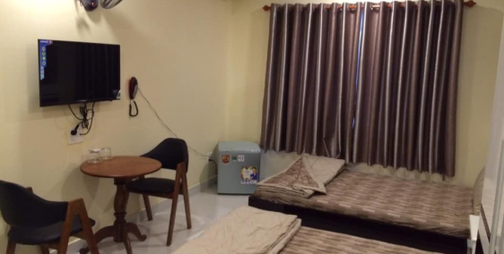 Bán gấp khách sạn thu nhập 100tr/tháng, đường Phạm Ngũ Lão, Quận 1. 4T, 10,5 tỷ.