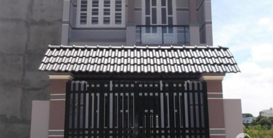 Cần tiền bán gấp nhà nguyên căn 2 lầu gần chợ 900tr, có sổ hồng